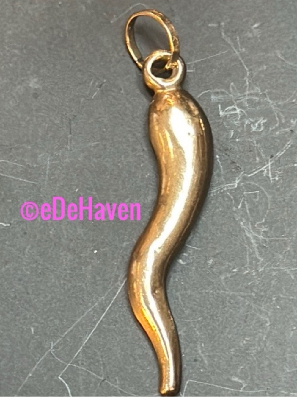 10k Italian Horn ‘Figa ‘ Pendant